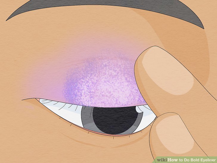 Bước 3: Thoa một lớp nhũ bóng màu tím lấp lánh lên mắt.