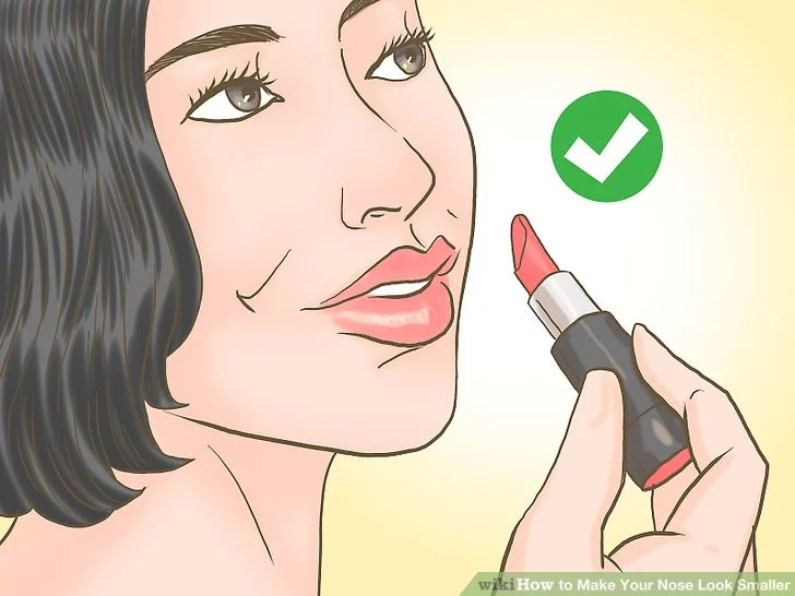 Bước 1: Tô một chút son môi sáng hoặc đậm để thu hút sự chú ý khỏi mũi của bạn