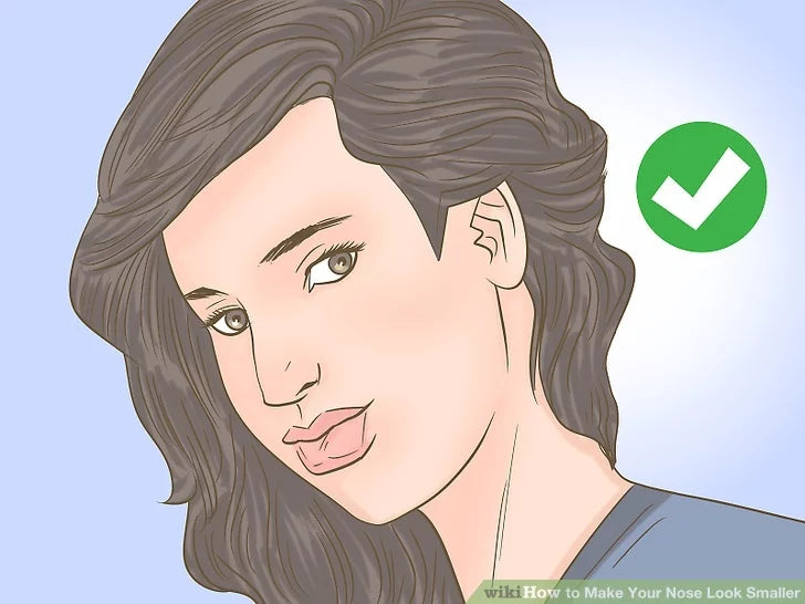Bước 4: Dùng tóc để thu hút sự chú ý khỏi mũi.