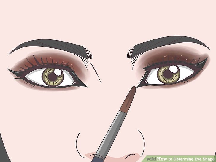 Đánh phấn mắt sẫm màu và kem lót lên góc trong của đôi mắt để giúp đôi mắt trông gần nhau hơn