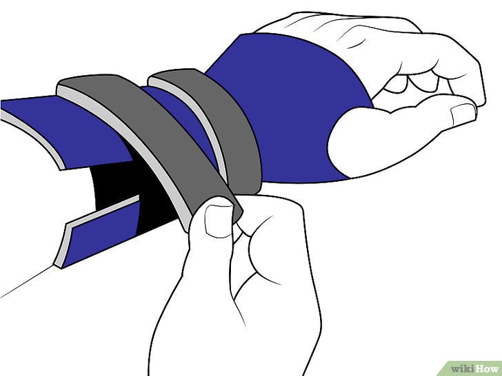 Bước 4: Một trong những cách để bảo vệ cổ tay của bạn khi chơi thể thao là mang thiết bị bảo hộ phù hợp.