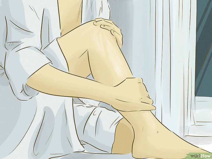 Bước 3: Một trong những bước quan trọng để chăm sóc sức khỏe và vệ sinh bàn chân là rửa chân sạch.