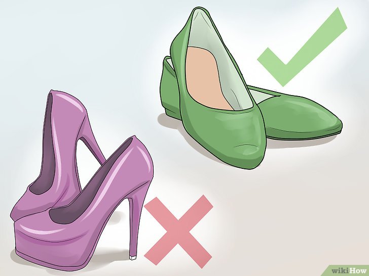 Bước 2: Để đảm bảo an toàn và tiện lợi khi đi máy bay, bạn nên chọn giày phù hợp với chuyến bay.