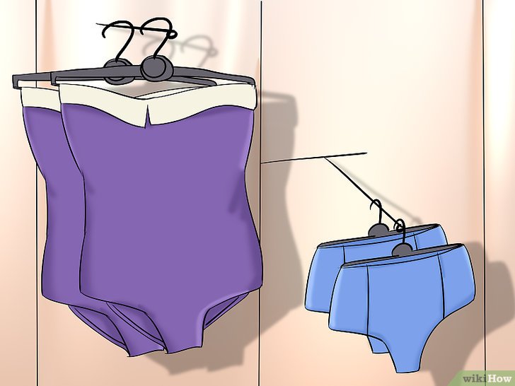Bước 1: Để có một bộ đồ bơi phù hợp với cơ thể, bạn cần chú ý đến việc mặc đồ lót khi đi thử đồ.