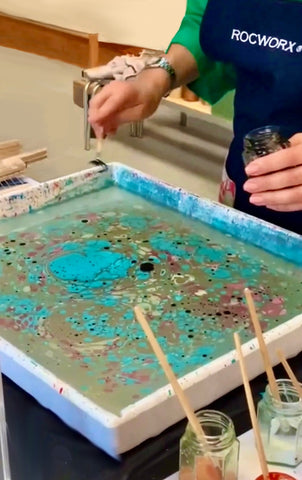 Demonstrating marbling patterns