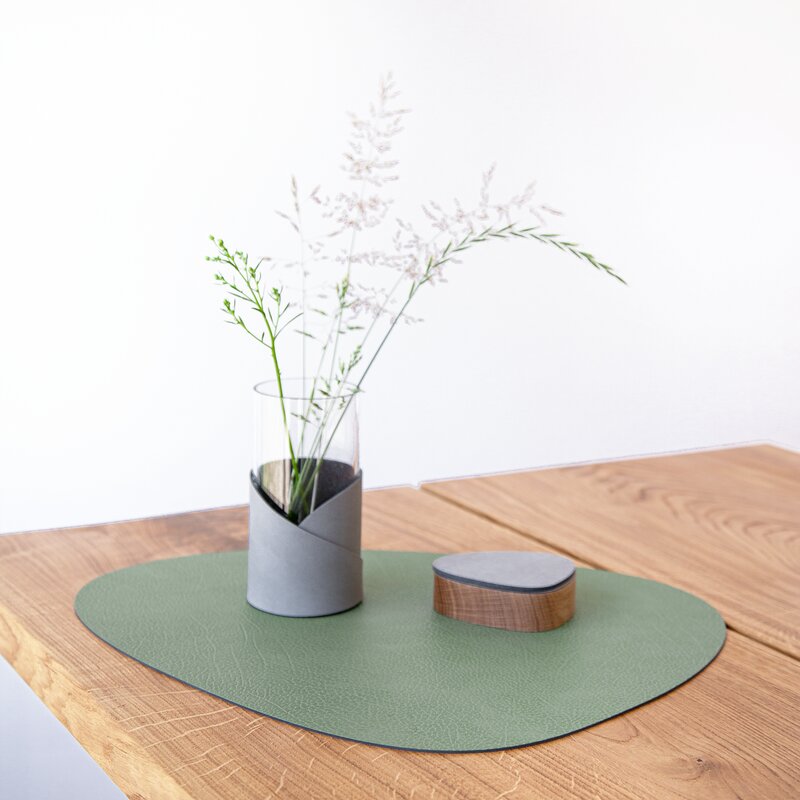 LIND DNA Placemat Curve L - Duurzaam leer - "Hippo" Forest Green