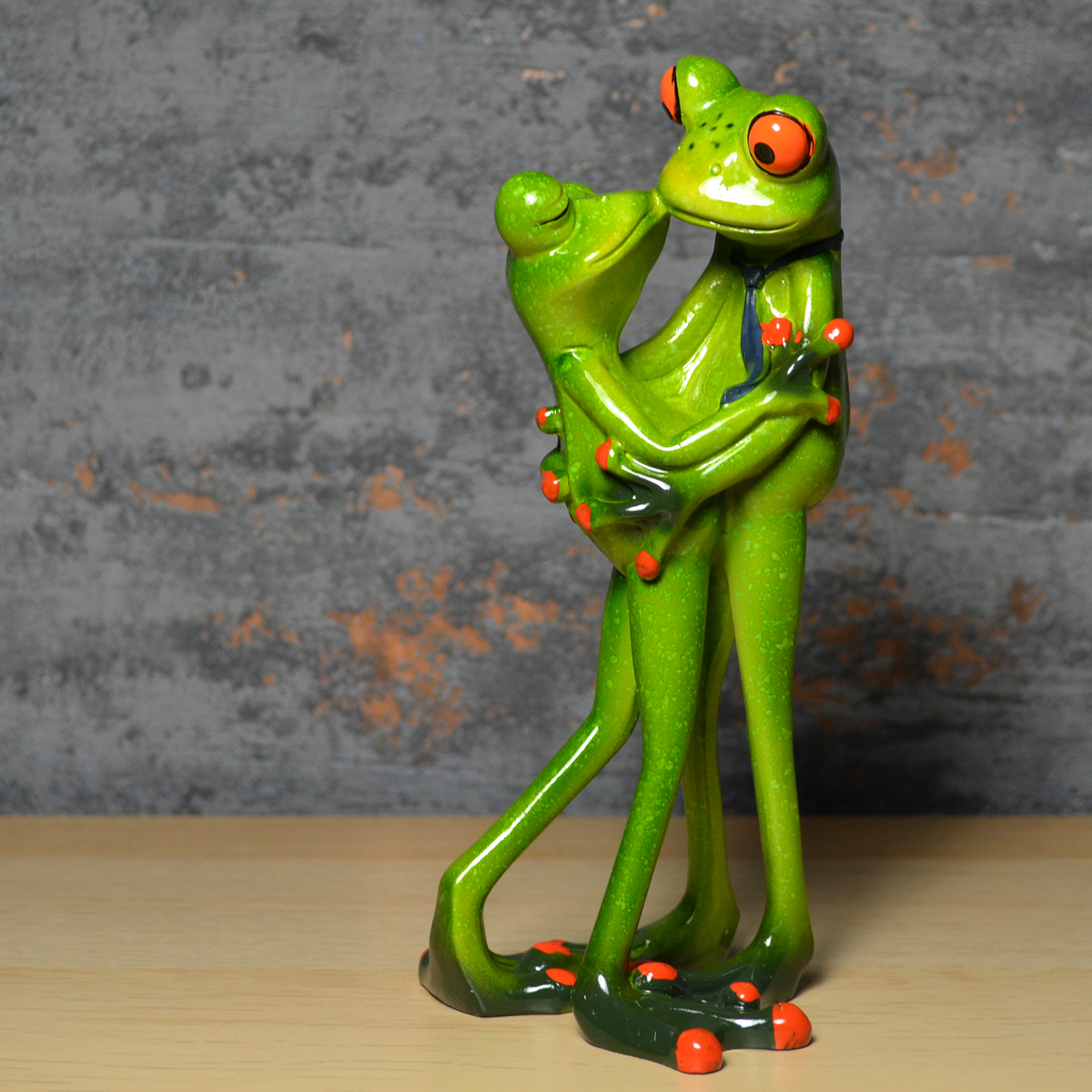 Image of Comical Frog Ornament - Kissing Couple