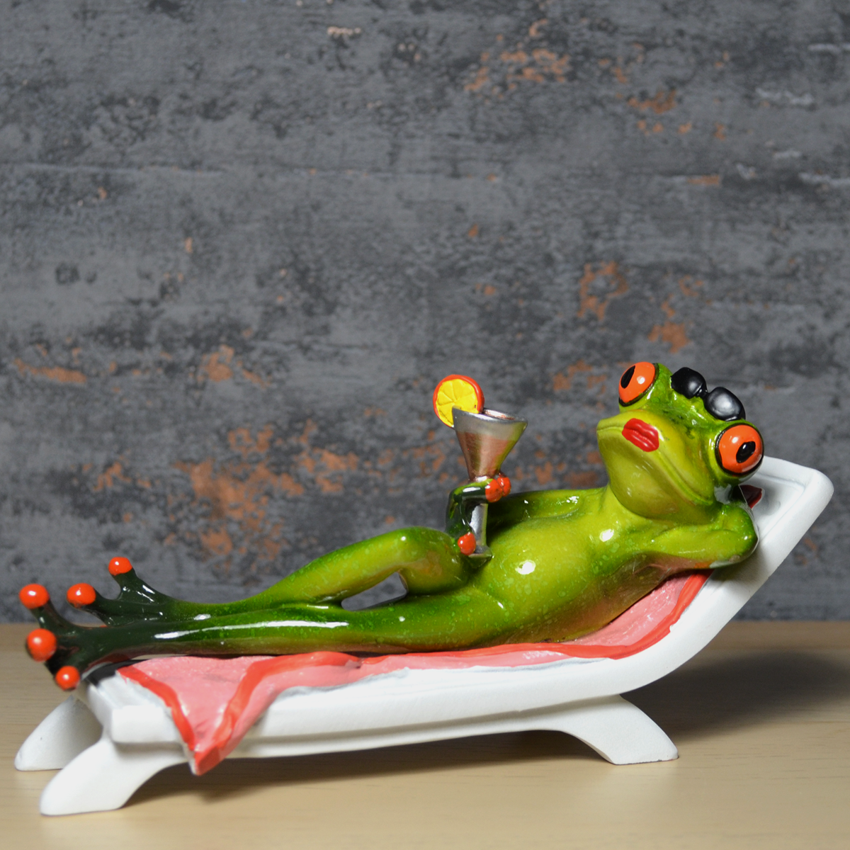 Image of Comical Frog Ornament - Cocktail Deckchair