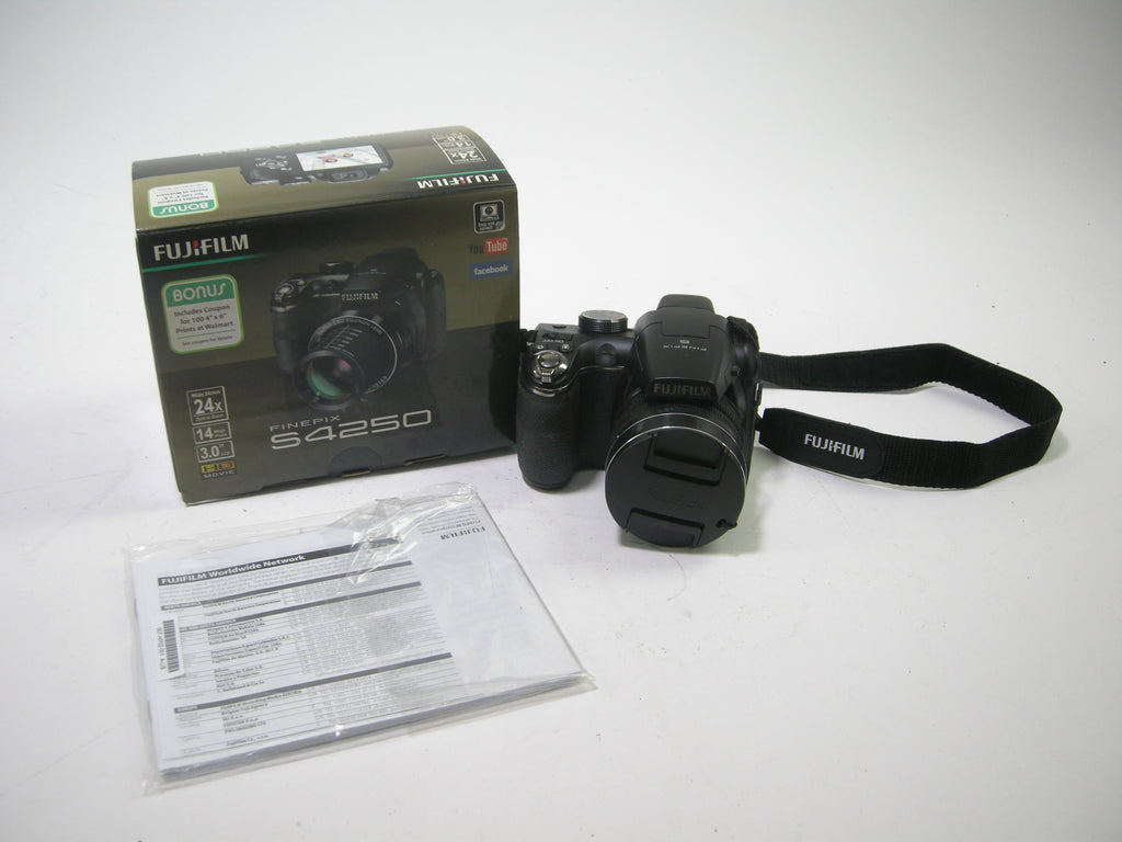 terrorisme Vegetatie neutrale Fujifilm Fine Pix S4250 14mp Digital camera