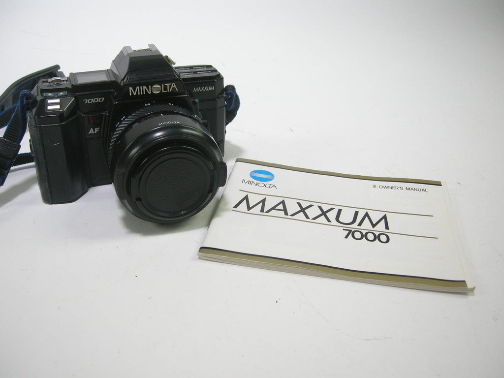 Minolta Maxxum 7000 35mm SLR w/Maxxum AF Zoom 35-70mm f4