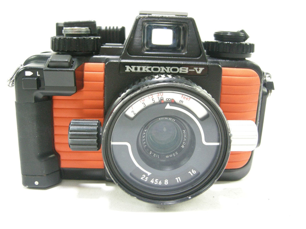 Nikonos-V UW camera w/35mm f2.5-SB-105 Flash & accessories