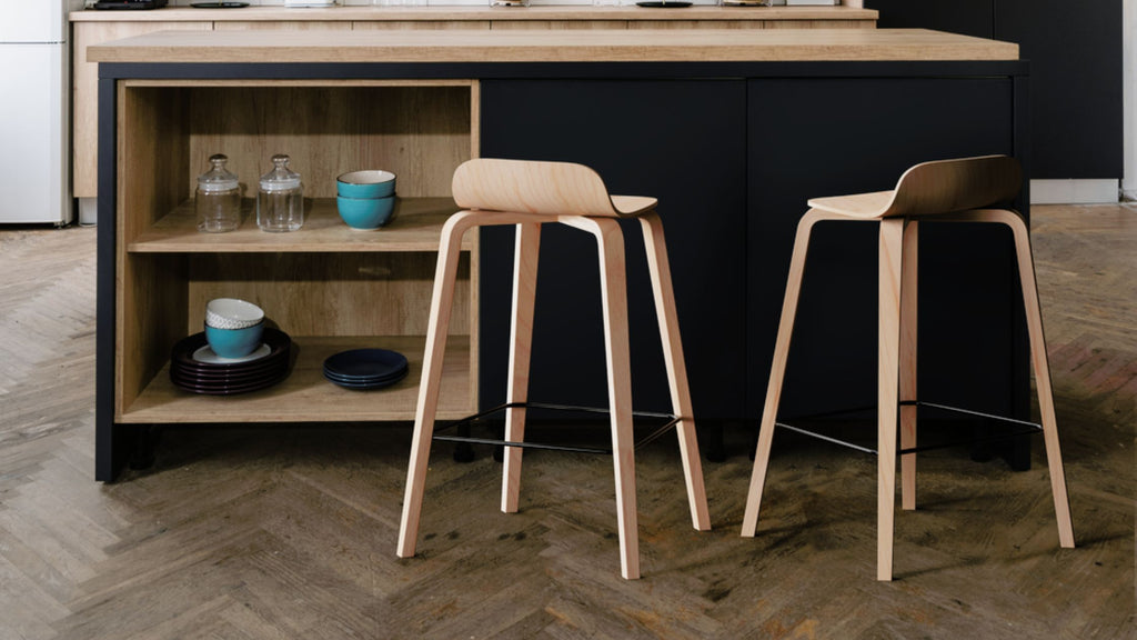 chaise de bar en bois design minimaliste