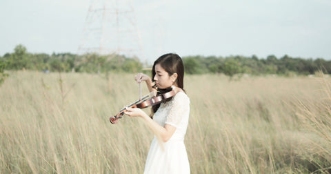 girl playing violin