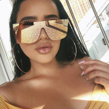 Load image into Gallery viewer, 2019 Fashion Unique Rivet Square Sunglasses Women Men Brand Designer Flat Top Oversized Pink Glasses Female Eyewear Sun Glasses
