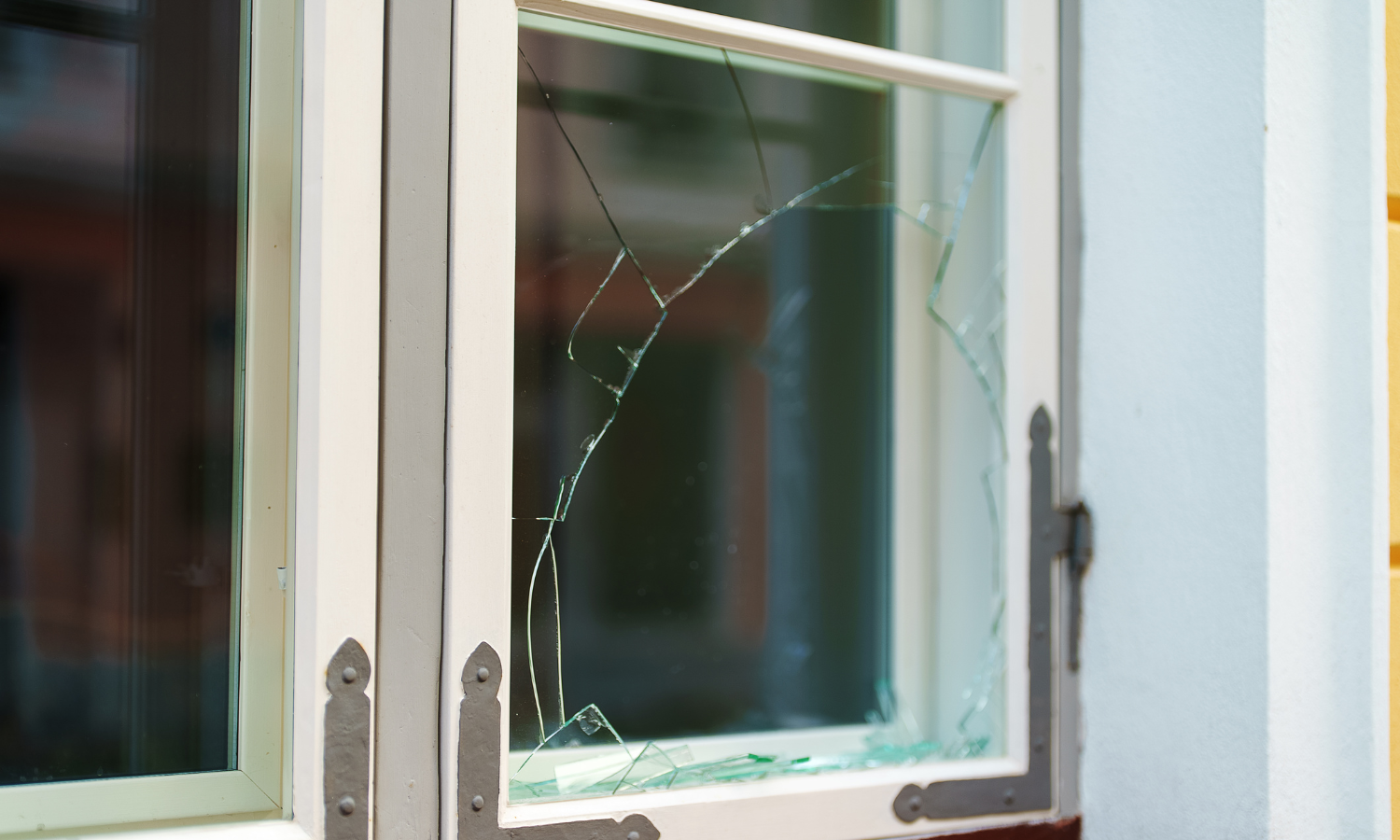 broken-windows-on-home