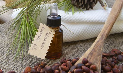 cedar-oil-spray