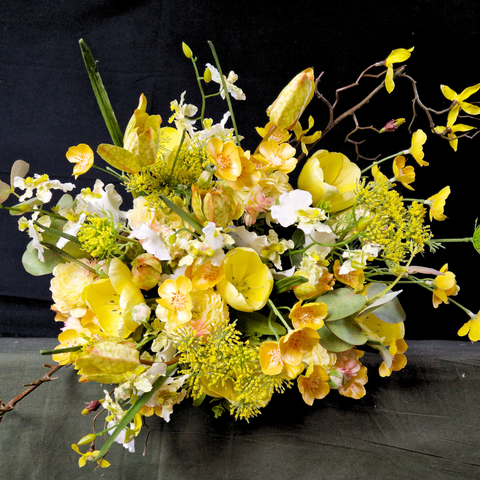 Piccolo bouquet primaverile giallo