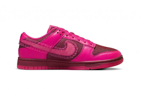 Nike ”Valentine’s Day” Dunk Low