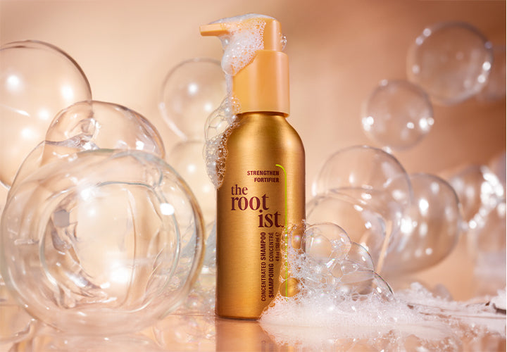 Strengthening Shampoo with bubbles