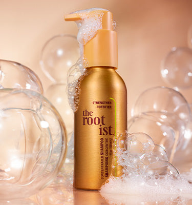 Strengthening Shampoo with bubbles