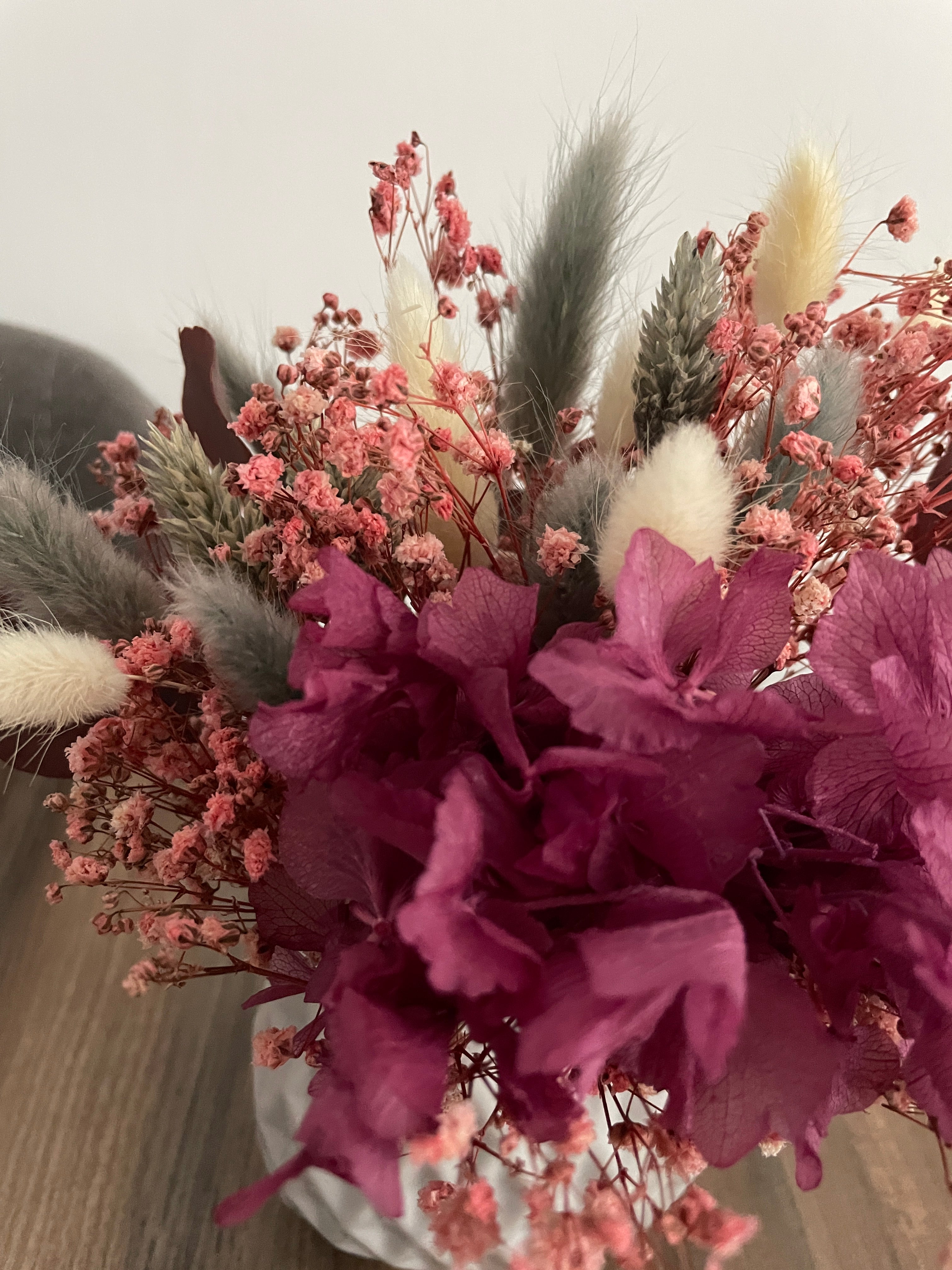 „Vero" Mini Trockenblumen Sträußchen mit Vase in grau