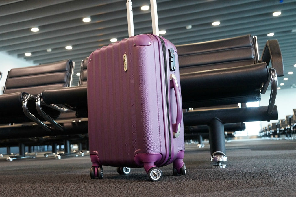 Carry-on luggage vs Check in luggage - Travelking.store