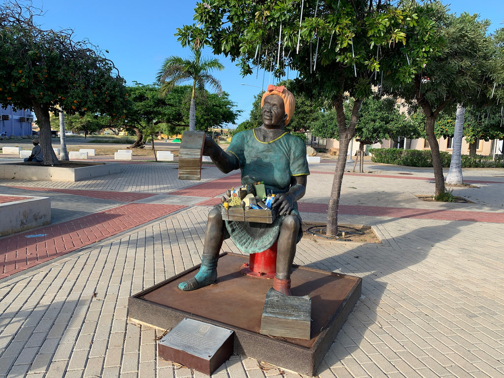 Aruba statue