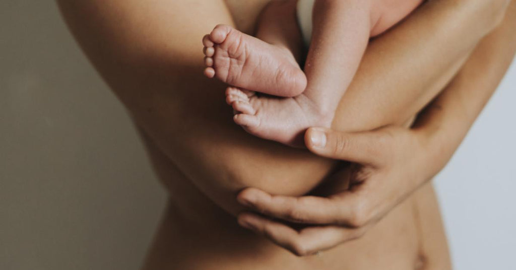 Jeune Belle Femme Au Deuxième Trimestre De La Grossesse Gros Plan