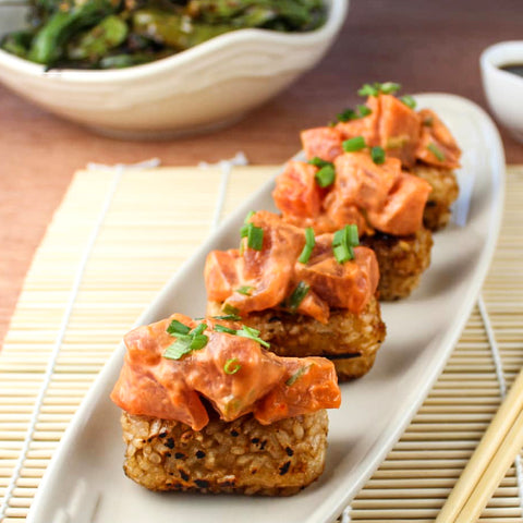 Canapé de Arroz con Tartar de Salmón