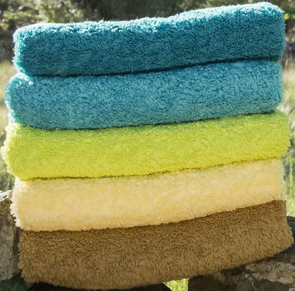 A stack of Abyss Super Pile Bath Towels