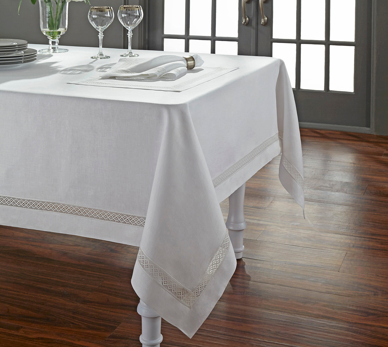Home Treasures Valenicia White Tablecloth