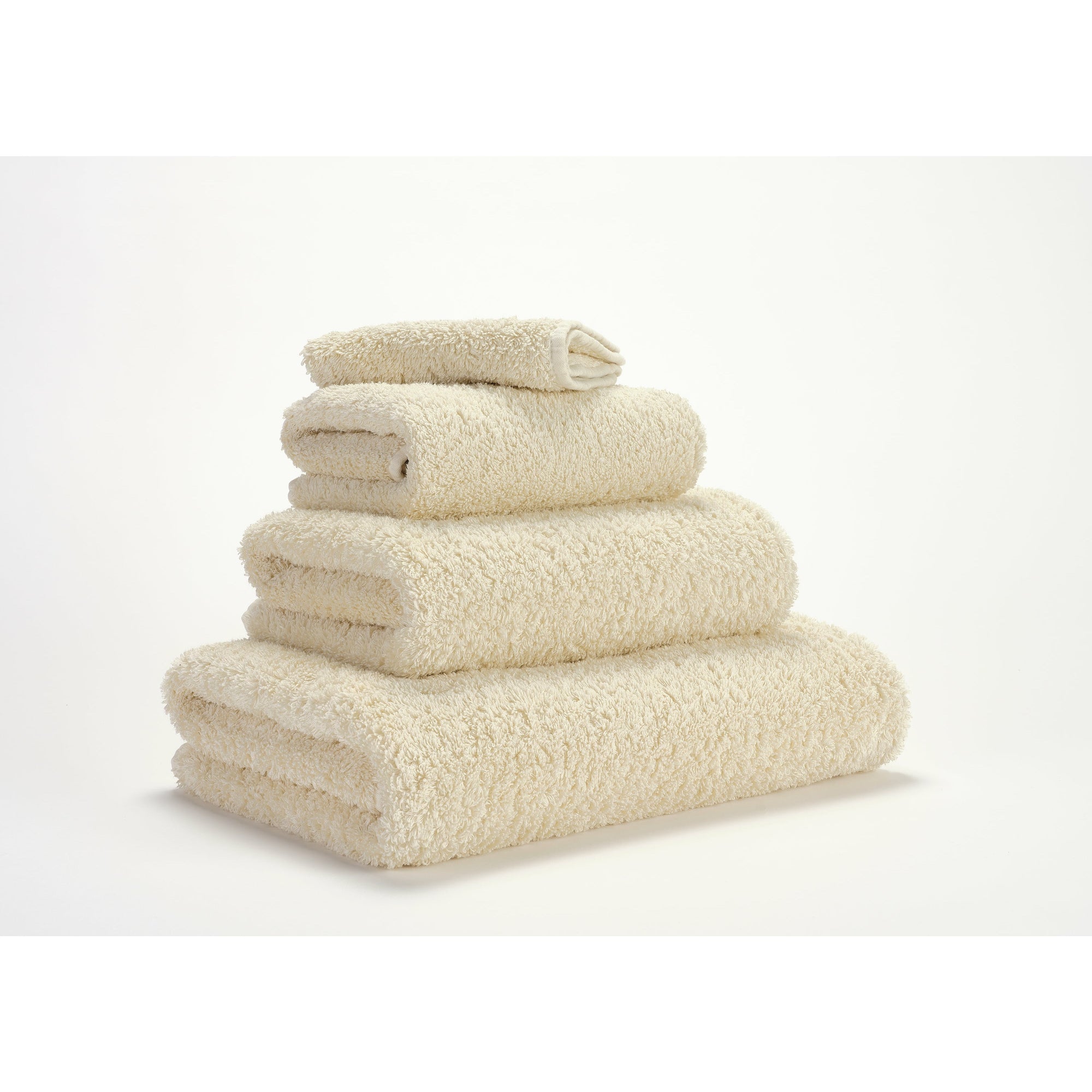 https://cdn.shopify.com/s/files/1/0497/1809/products/Abyss-Super-Pile-Bath-Towels-Portugal-Ecru_2000x.jpg?v=1634105408