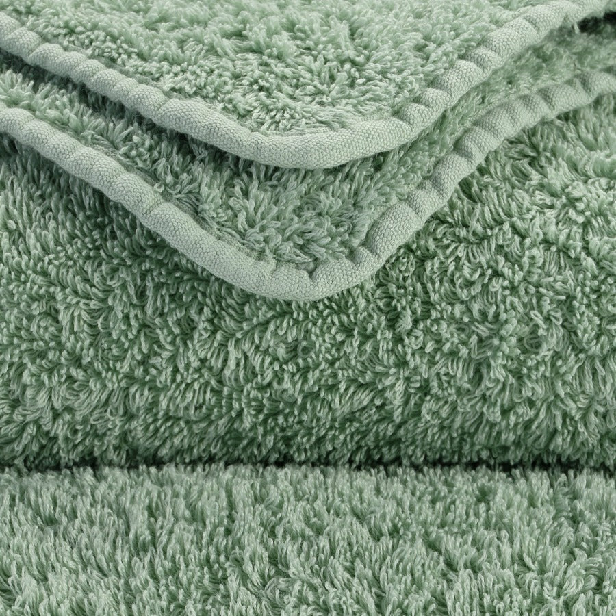 aqua bath mats and towels