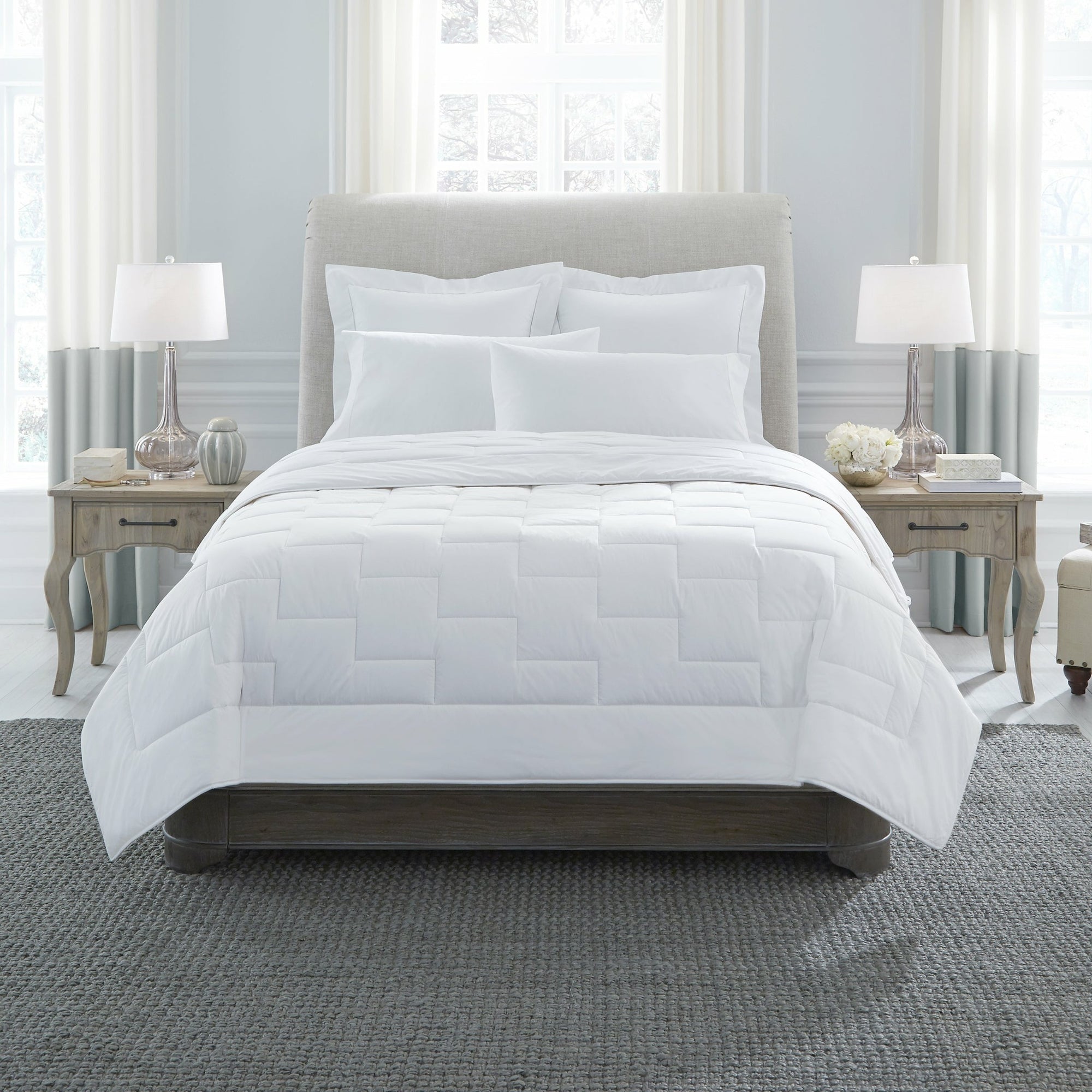 https://cdn.shopify.com/s/files/1/0497/1809/products/sferra-parson-down-alternative-duvet-insert-white_2000x.jpg?v=1660875322