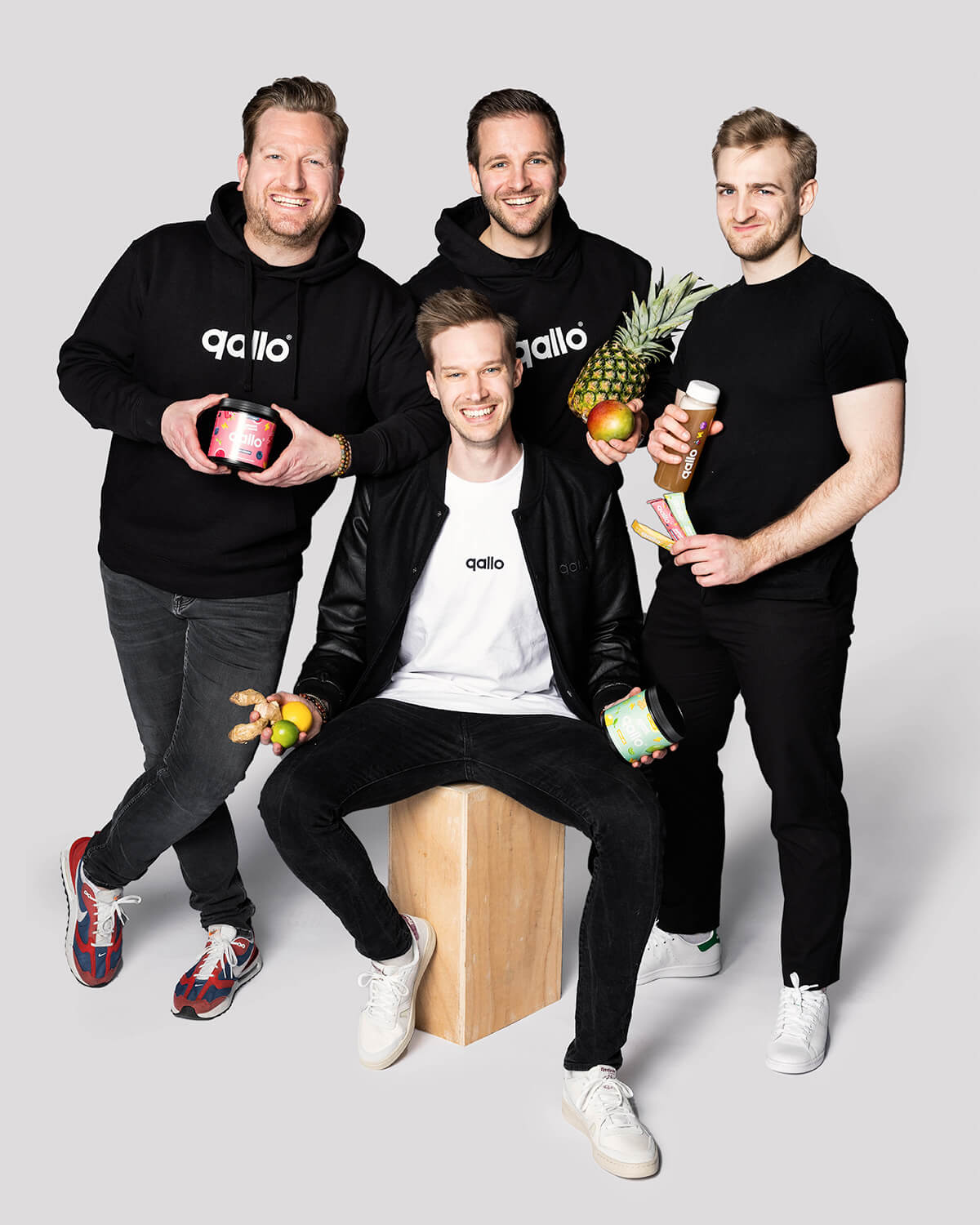 The Qallo team - Moos Tits, Niels Peetermans, Alexander Van Laer & Ian Hesbeens - holding the Qallo products.