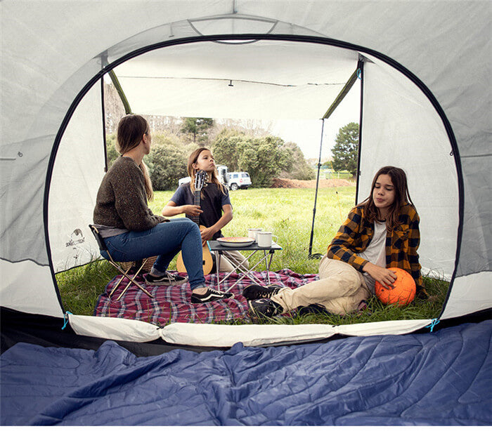 Tente de camping en plein air