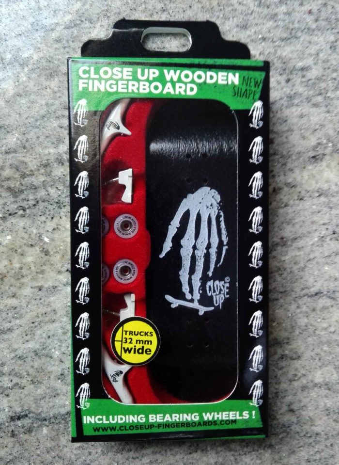 Close Up Fingerboard Skull Hand Black