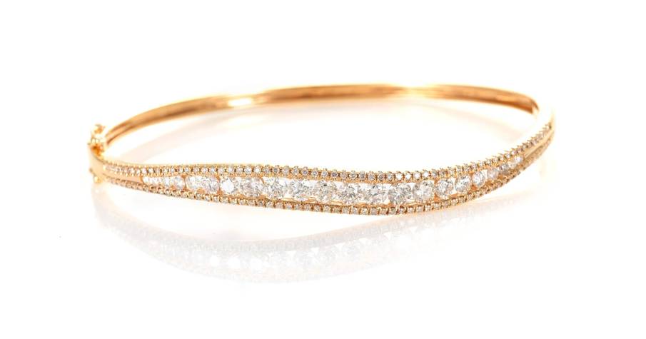 Elegant 18K Rose Gold Diamond Bangel Bracelet