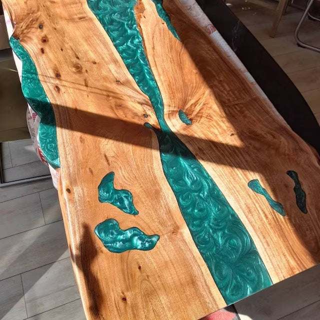 What behaviors can hurt an epoxy table?