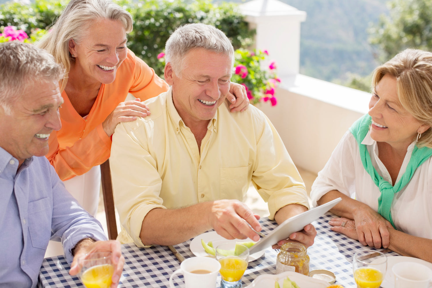 A group of elderly adults smiling.