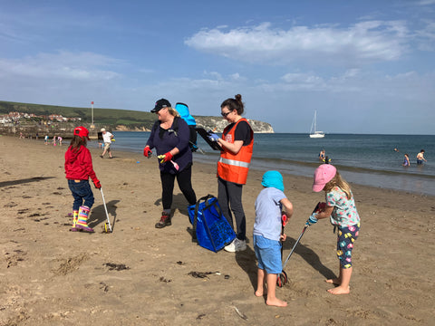 Dorset Tea beach clean volunteers