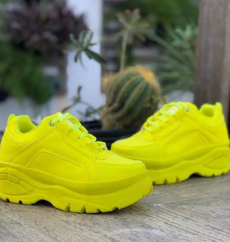 tenis plataforma amarelo