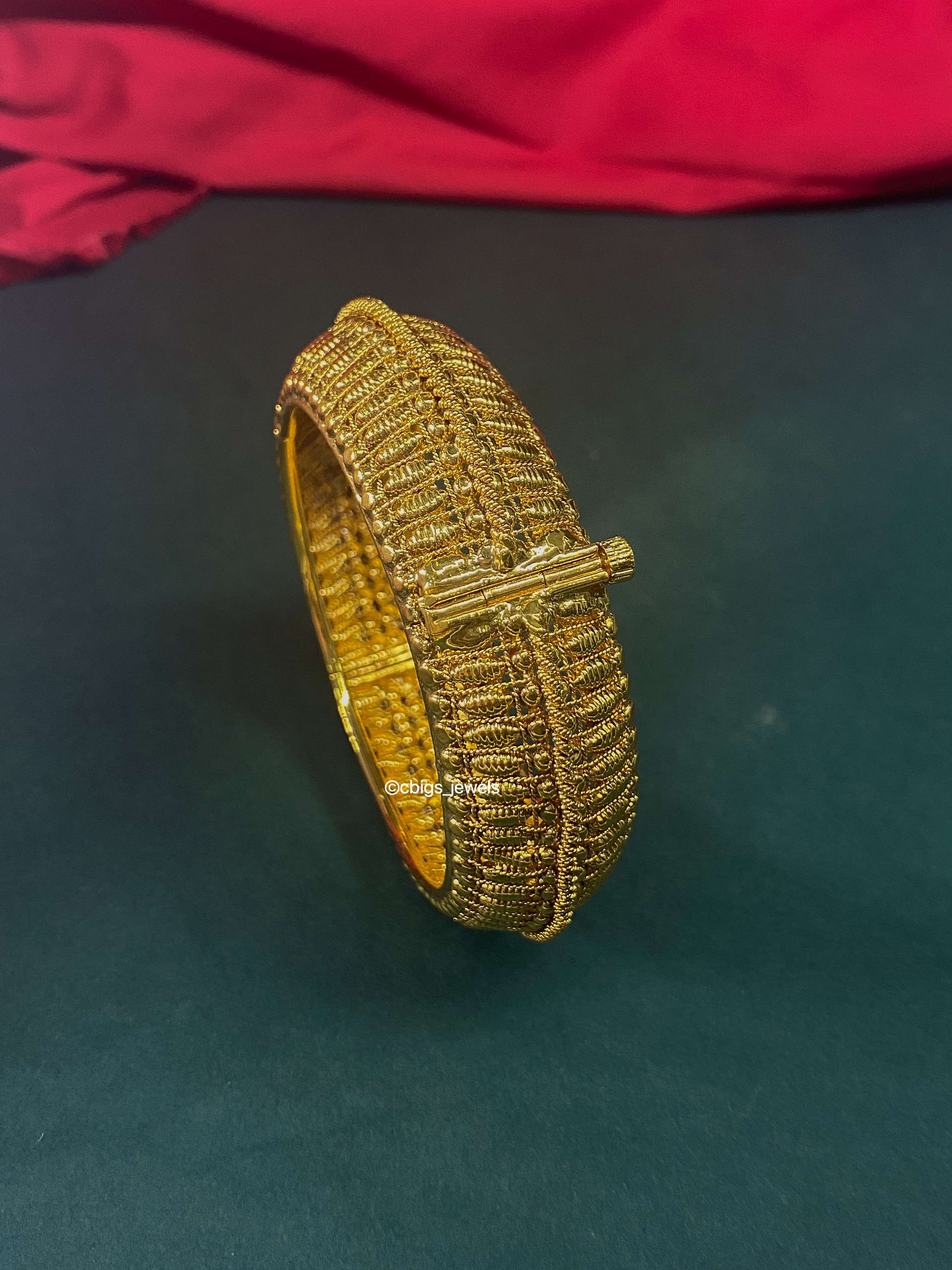 gold bangle screw