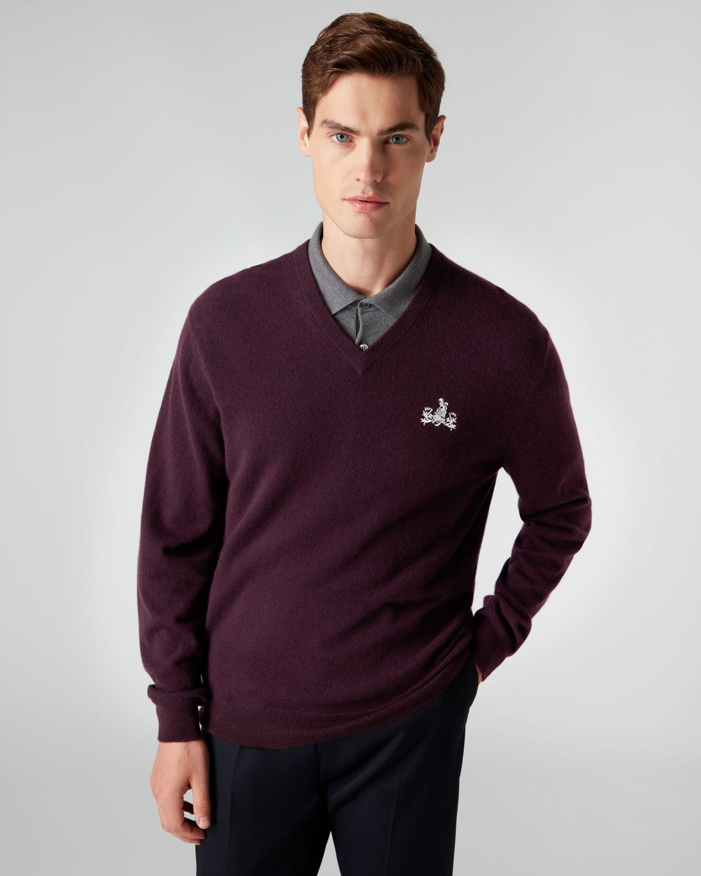 007 Logo V Neck Cashmere Jumper Plum Purple | N.Peal