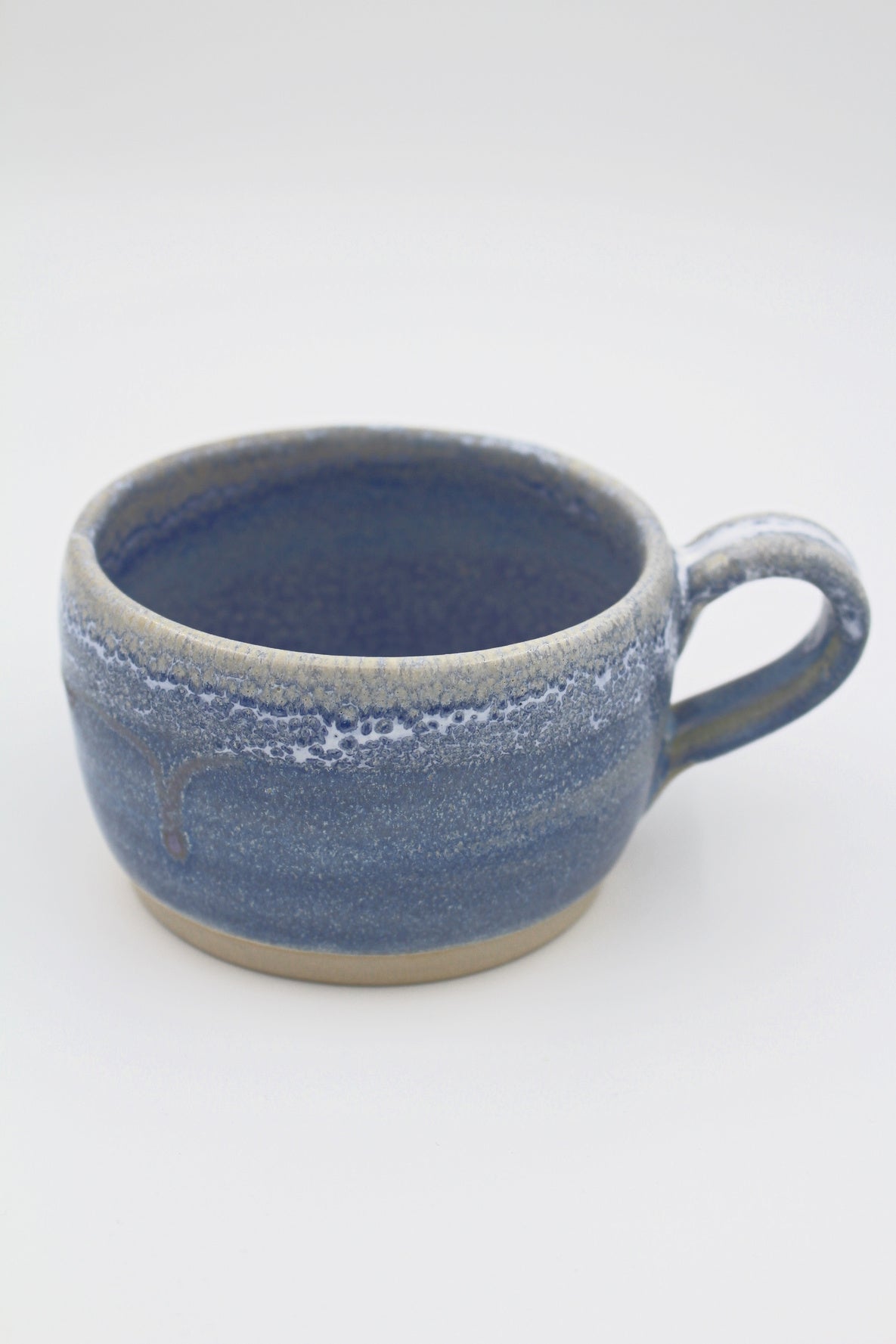 Billede af Keramik kop m. hank - Vinterblå