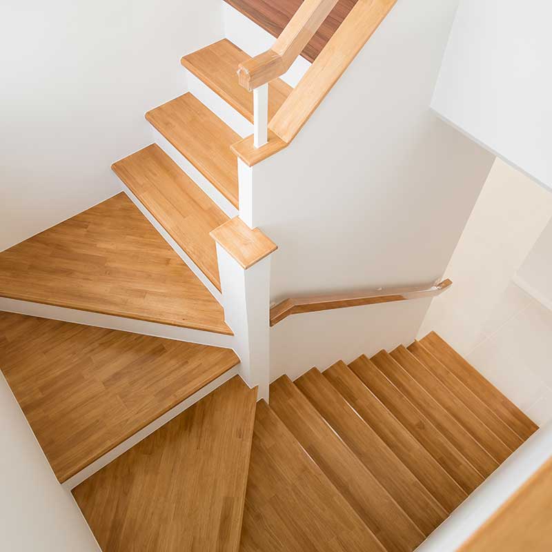 Gewendelte Treppe mit Mosaik Treppenstufen