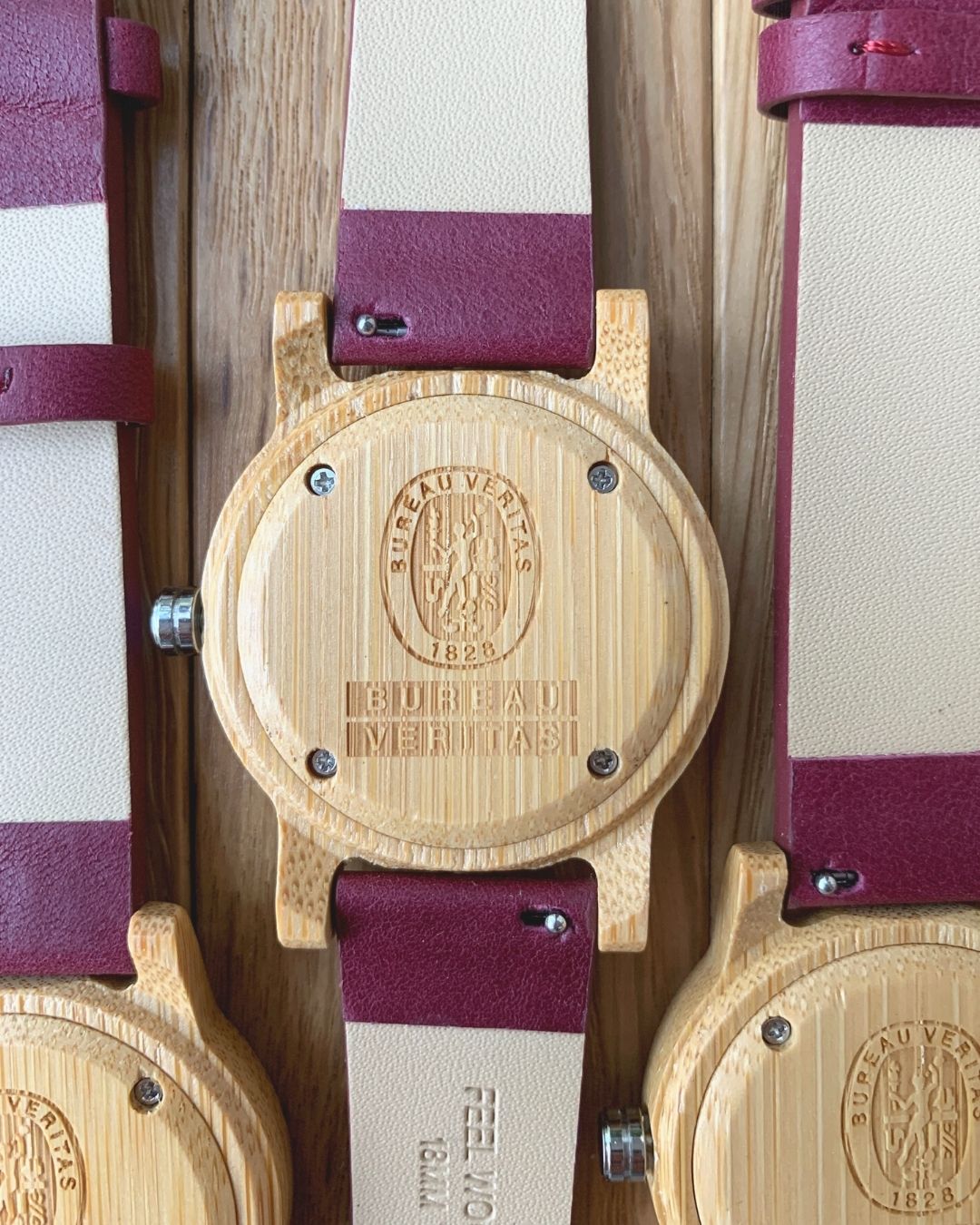 Reloj madera mujer diseño grabado Veritas