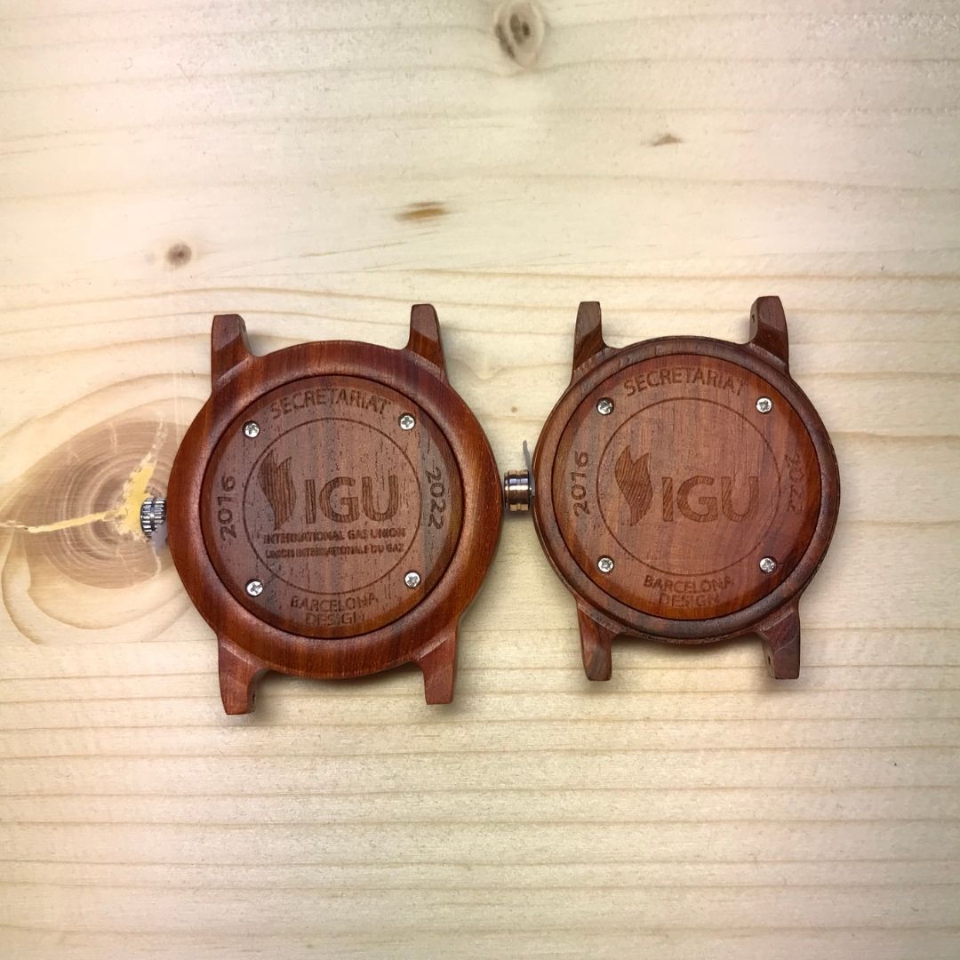 Relojes de madera con logo de empresa IGU