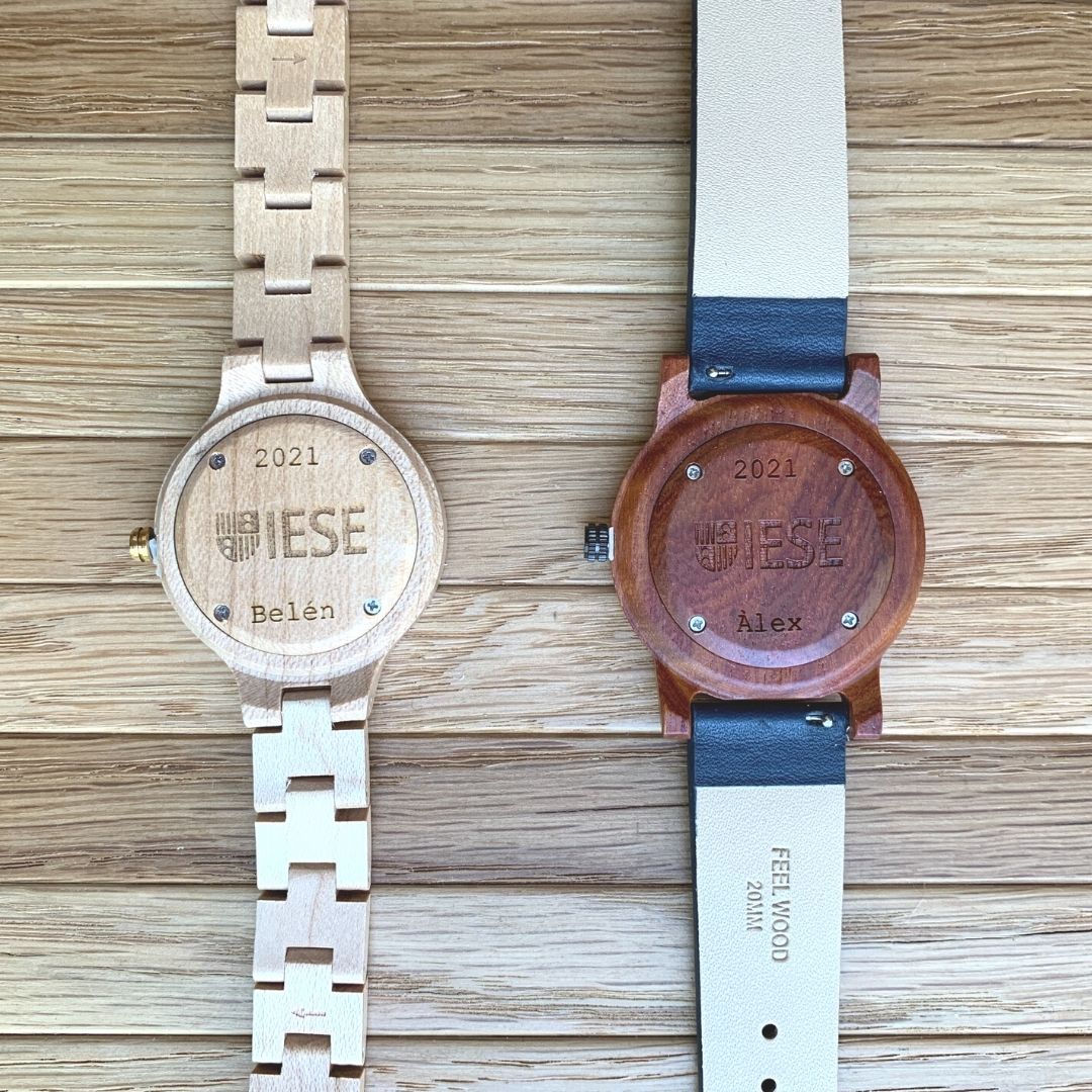 Relojes de madera con logo de empresa IESE