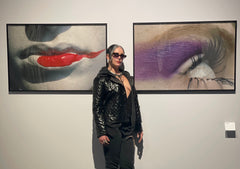 Bea at a gallery